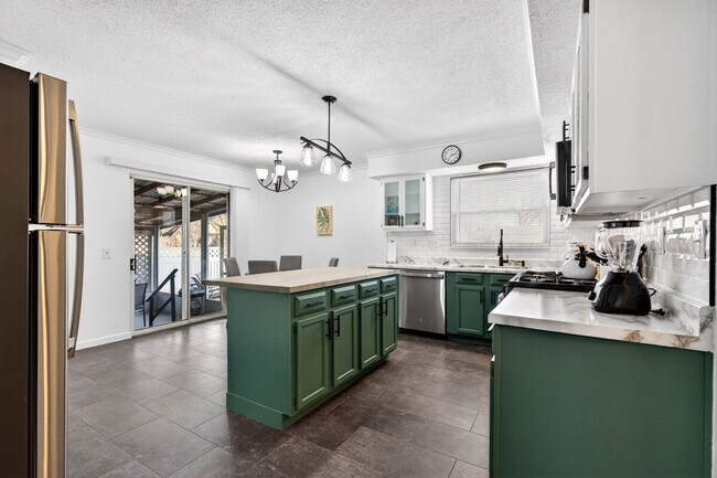 Foto del edificio - 646 Fox Plains Dr