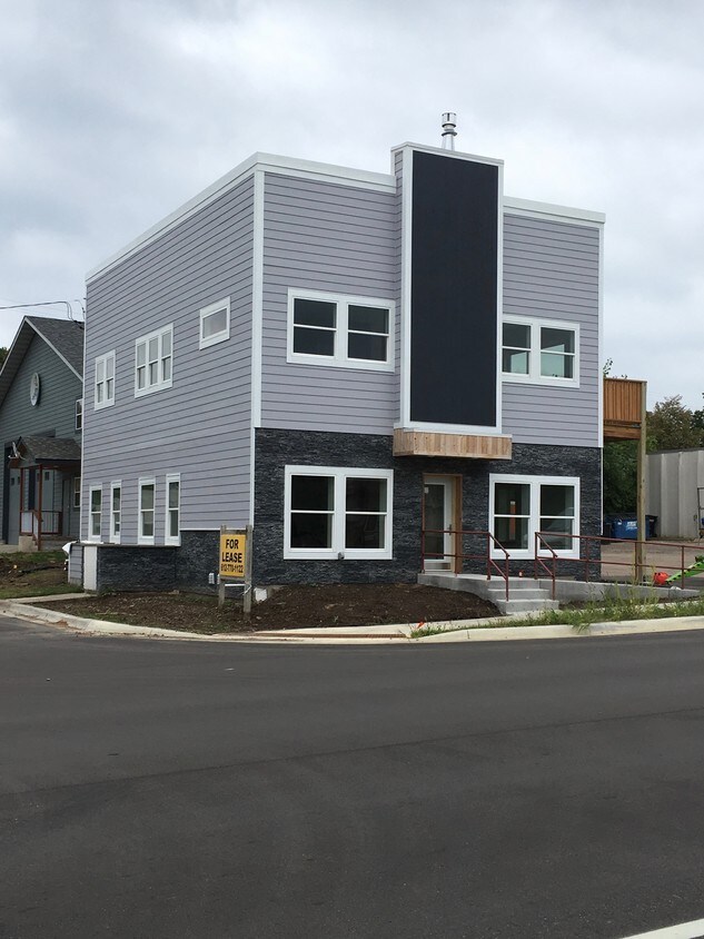 2356 Wilshire Blvd, Mound, MN 55364 Condo for Rent in Mound, MN