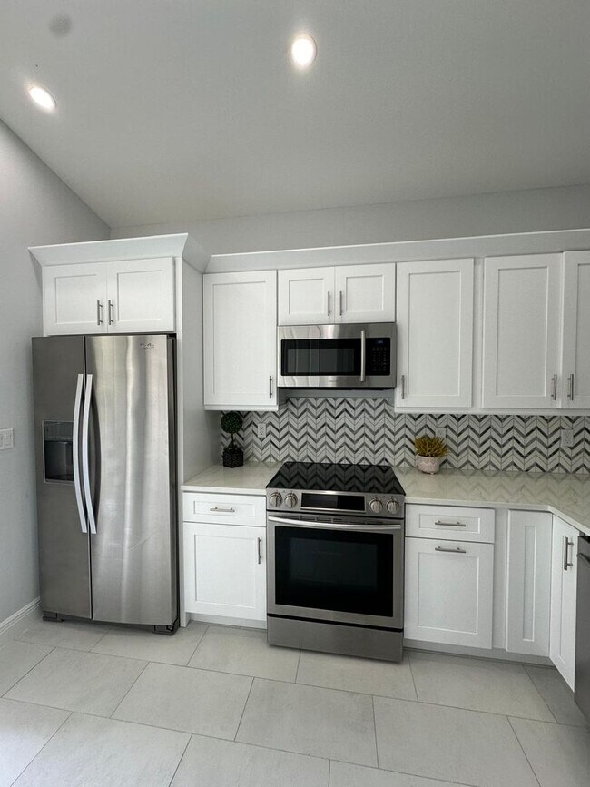 Building Photo - Single Family Home in San Carlos - STUDENTS WELCOME