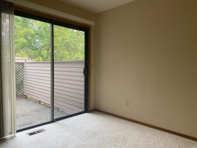 Foto del edificio - 1400 Wallis Ct