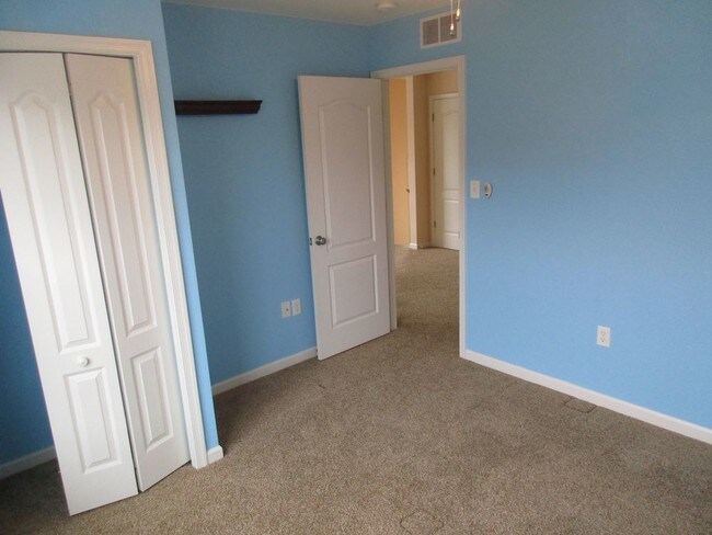 Building Photo - 6330 Creekbend Dr