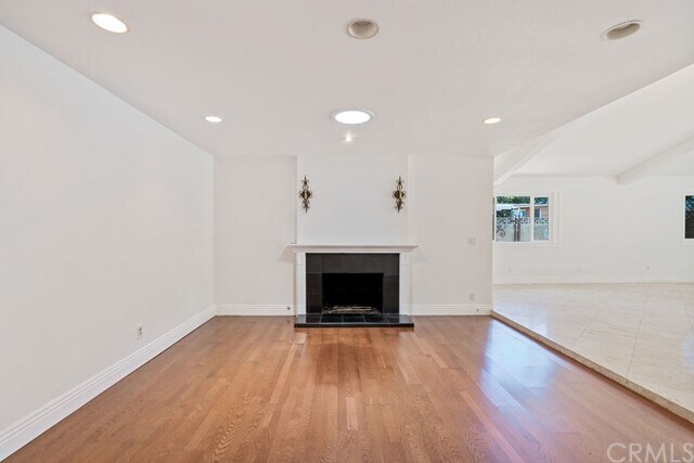Building Photo - 24061 La Rosa Dr