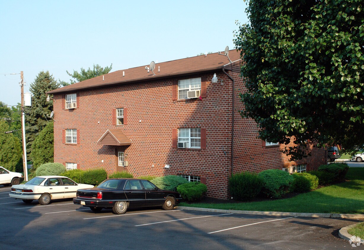 Building Photo - 346 Priscilla St