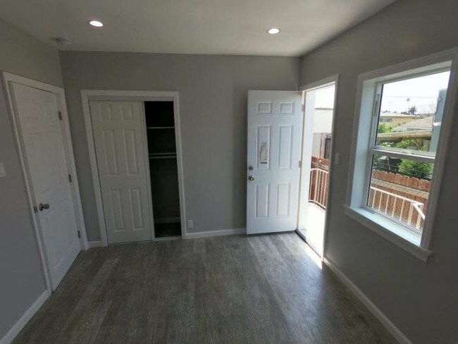 Building Photo - 3 bedroom in Los Angeles CA 90026
