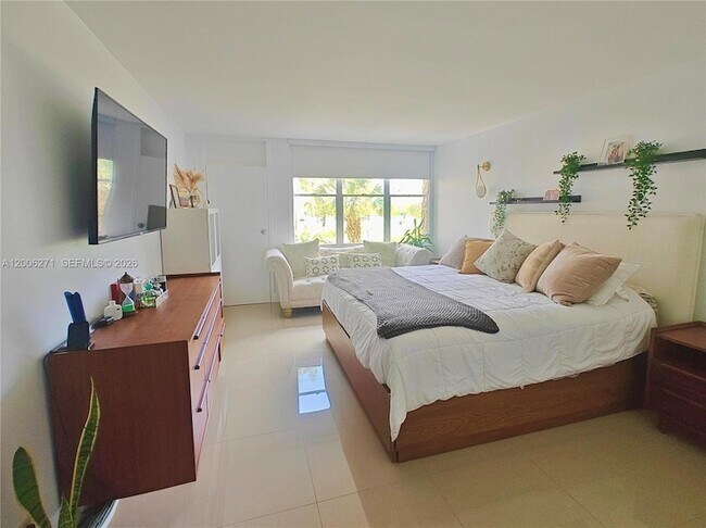 Foto del edificio - 16300 Golf Club Rd