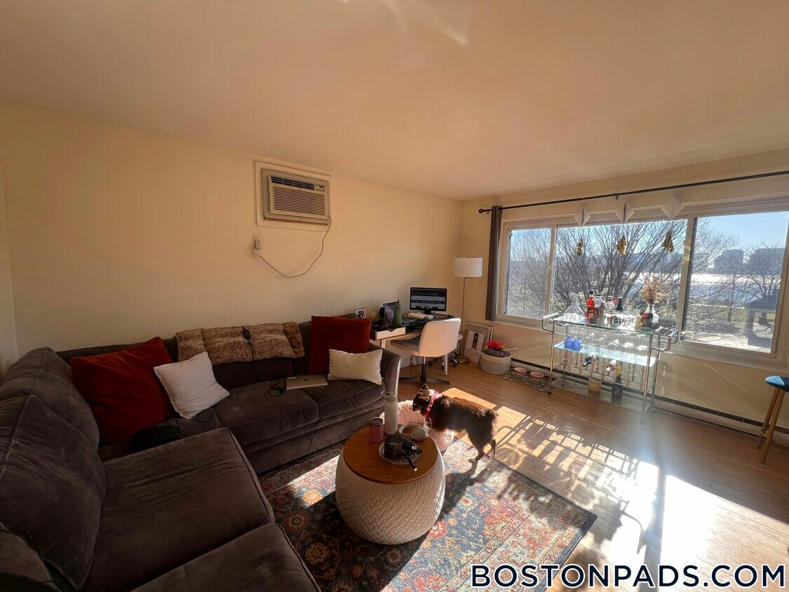 Primary Photo - 128 Marginal St