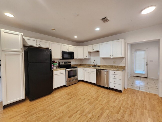 Building Photo - 321 Hollywood Blvd NW