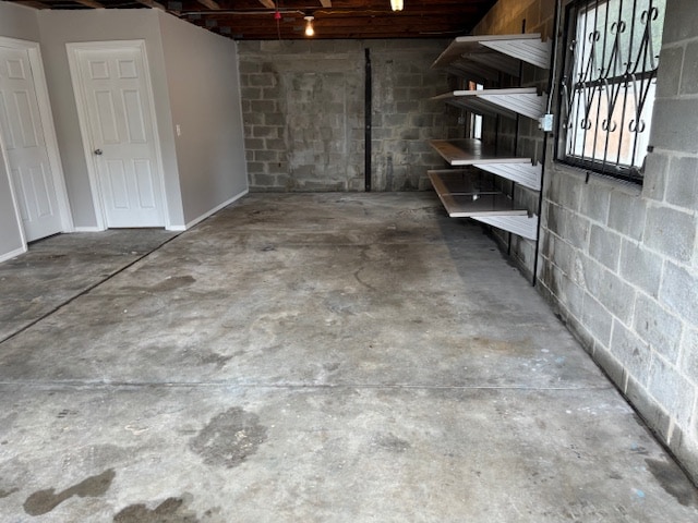 Building Photo - 113 NE Lincoln Cir N