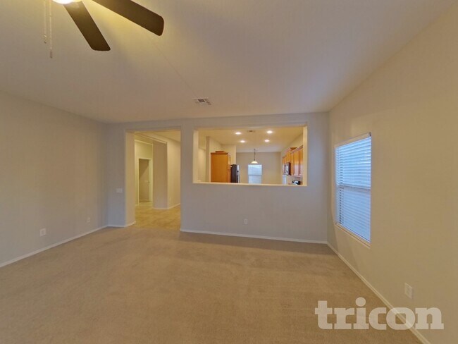 Foto del edificio - 42756 W Elizabeth Ave