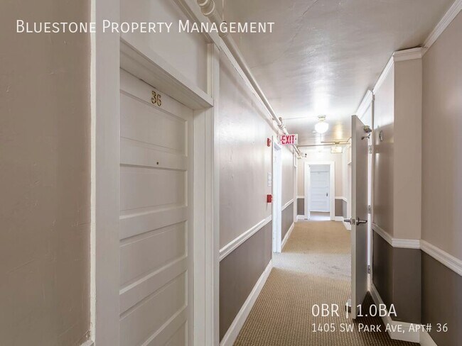 Building Photo - 1405 SW Park Ave