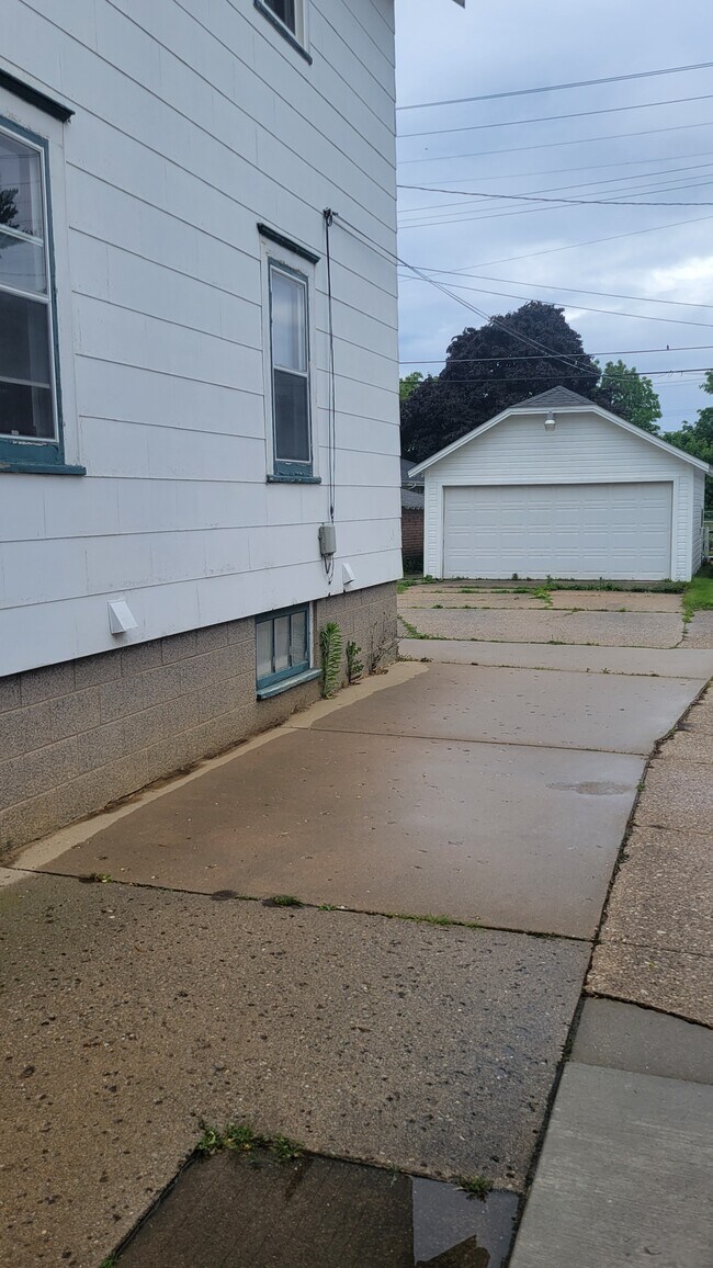 Driveway/2 car garage - 3809 14th Ave