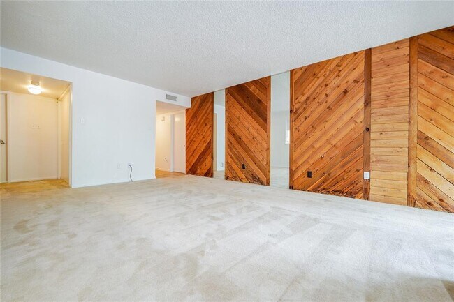 Foto del edificio - 17401 Red Oak Dr
