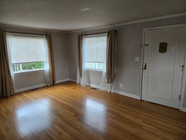 Building Photo - 1726 Hoyt Ave