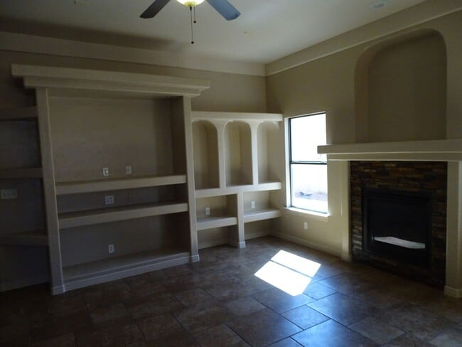 Building Photo - STYLISH EASTSIDE HOME