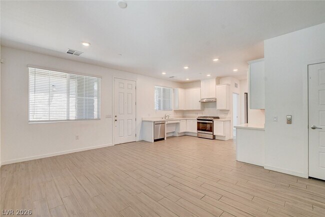 Foto del edificio - 5730 Sky Pointe Dr