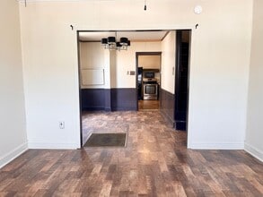 Building Photo - 518 Manor St