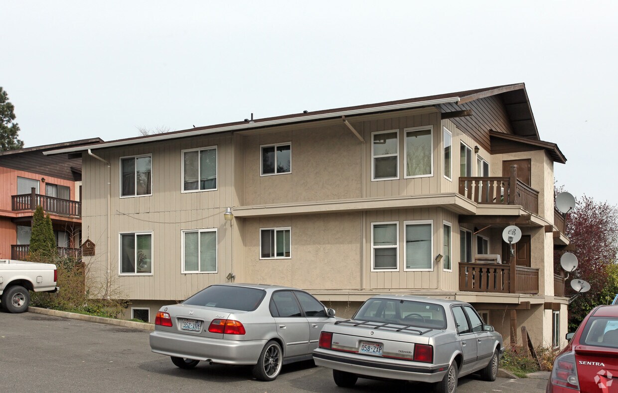 Foto principal - 2118 S 107th St