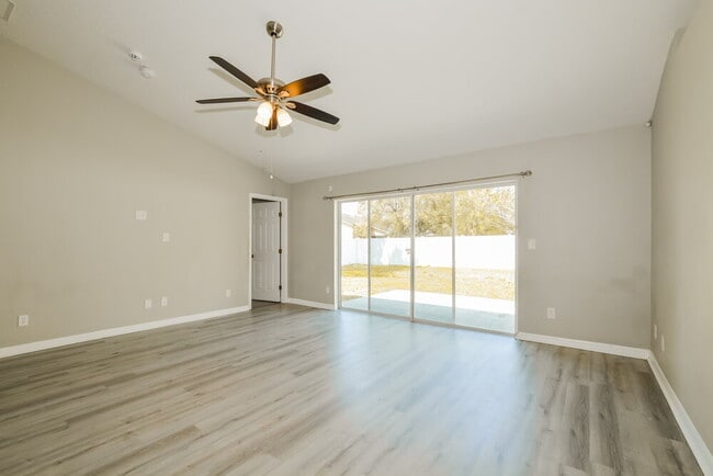 Building Photo - 4619 Woodford Dr