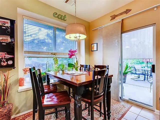 Foto del edificio - 2221 Speidel Dr