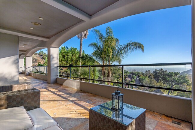 Foto del edificio - 7218 Mulholland Dr