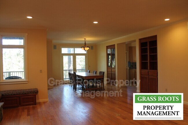 Foto del edificio - 16600 Bush Rd