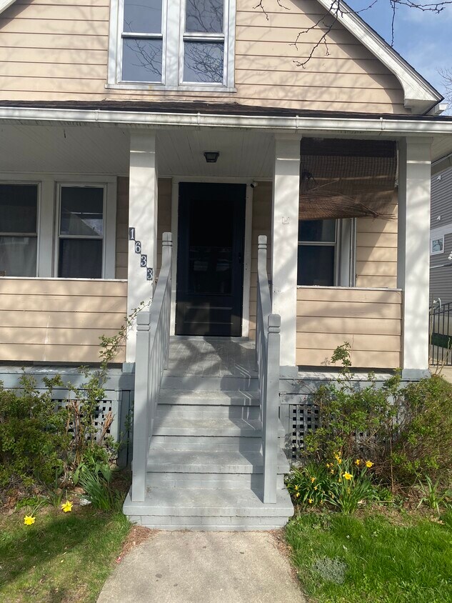 Primary Photo - 1633 Hopkins Ave