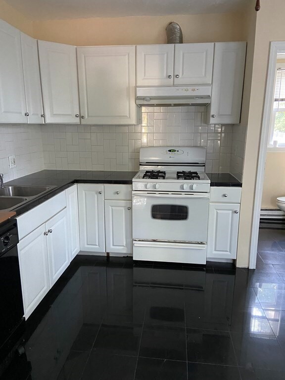 24 Carlmark St Unit B, Quincy, MA 02169 Room for Rent in Quincy, MA