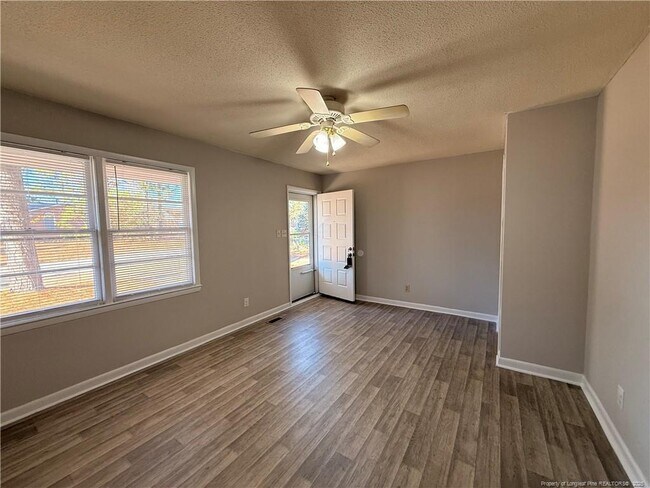 Foto del edificio - 323 Cadmium Ct