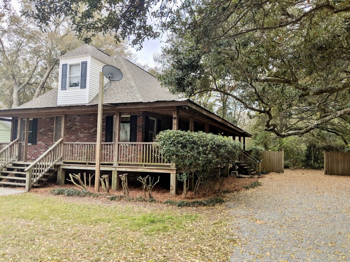 Primary Photo - Charming 3 Bedroom in Old Mt. Pleasant