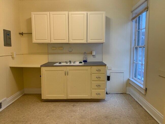 Kitchen - 406 North State Street