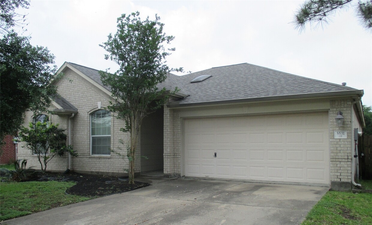 Foto principal - 5531 Poplar Terrace Ln