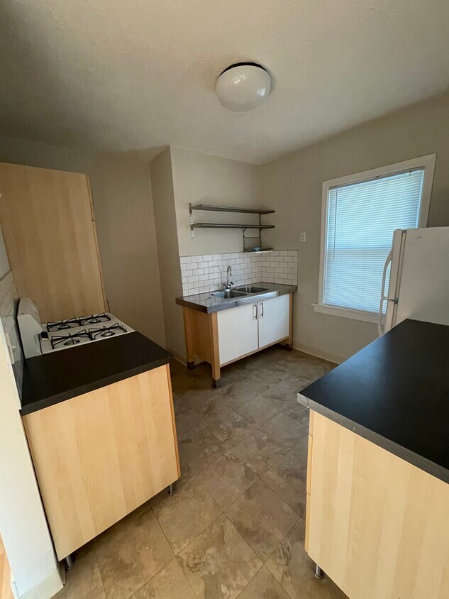 310 Crestwood Ave Unit Upper, Buffalo, NY 14216 Apartments in Buffalo