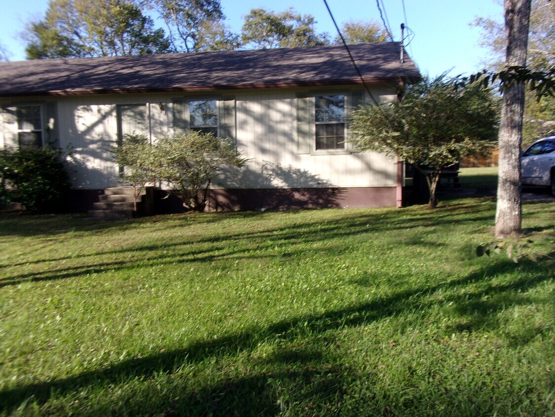 Primary Photo - 831 Meadowlane Dr