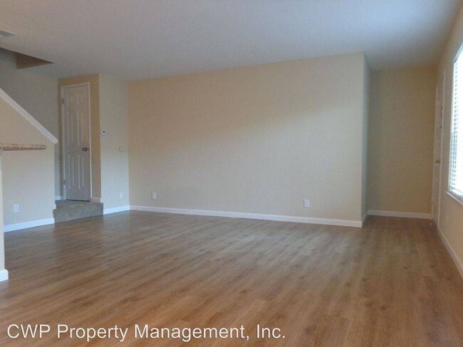 Building Photo - $2,290 /2 BR - 920 S.F. GORGEOUS UPSTAIRS ...