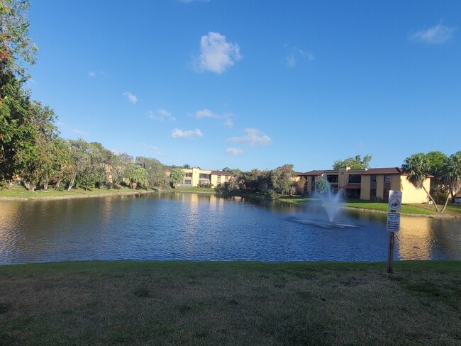 Foto del edificio - 10885 NW 7th St