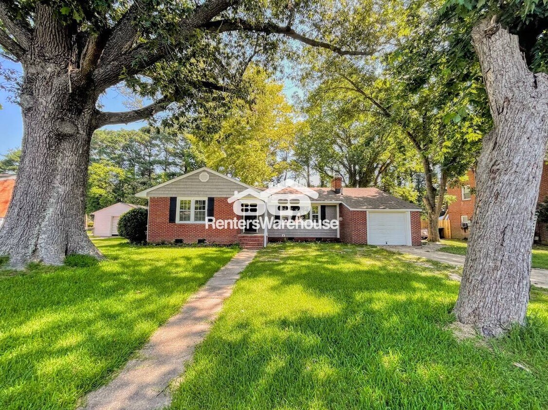 Primary Photo - 5 Paddock Dr