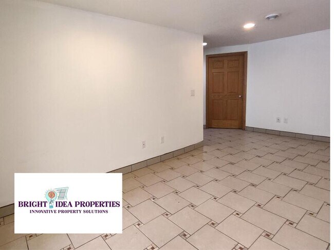 Building Photo - 14432 15th Ave N