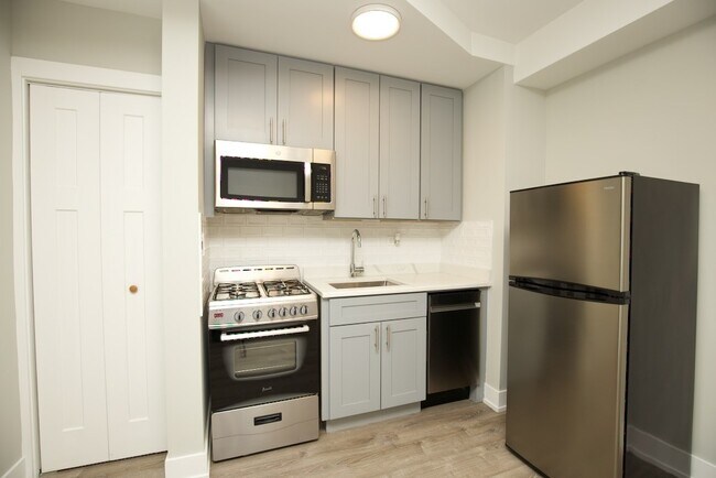 Foto del edificio - 545 W Belmont Ave