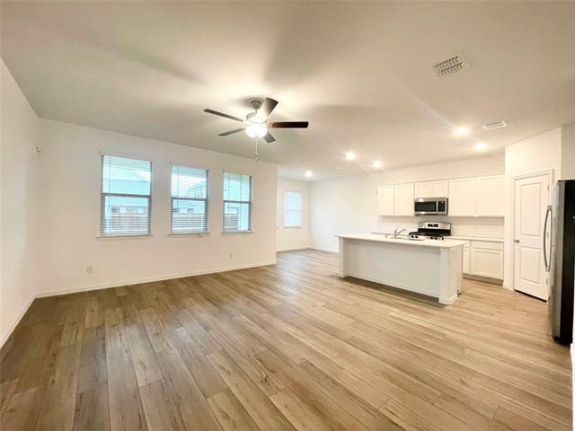 Foto del edificio - 1102 Mahogany Ln