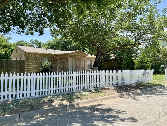 Foto del edificio - 3701 Radford Rd
