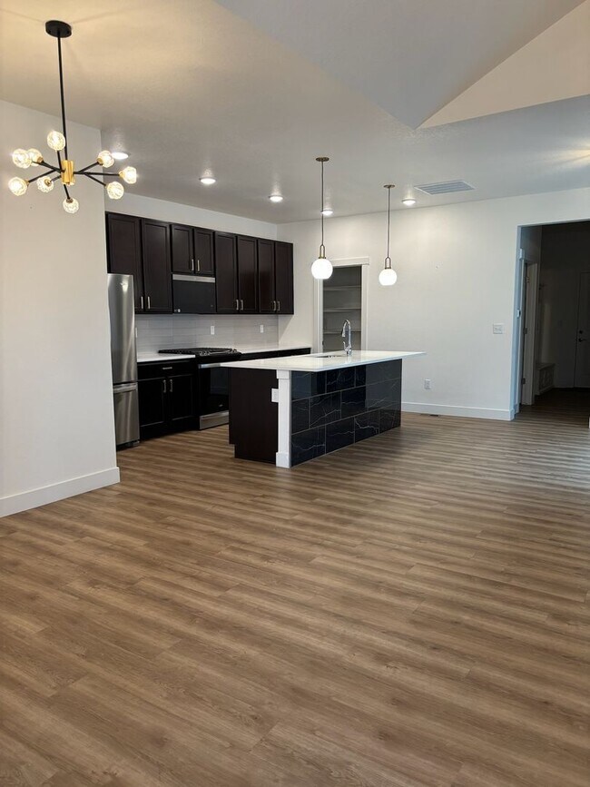 Foto del edificio - 5063 McKinnon Ct
