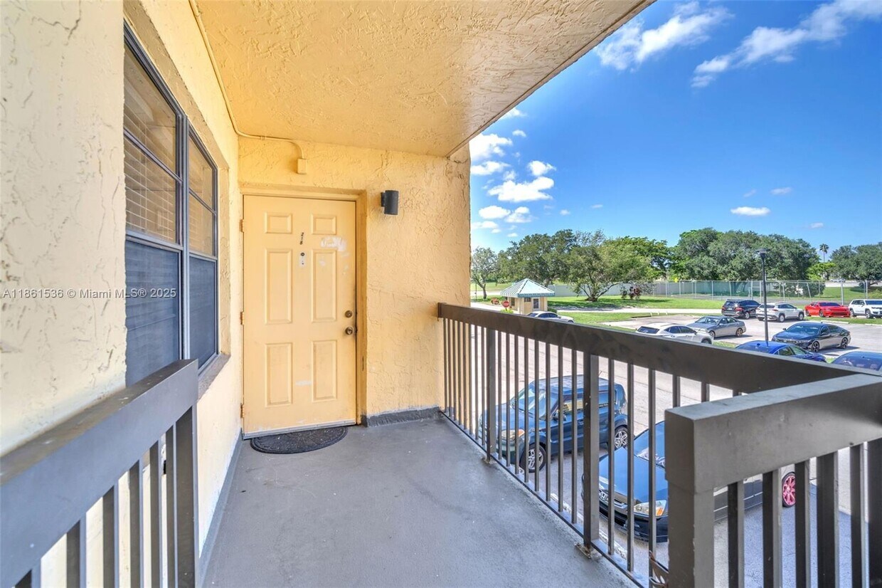Primary Photo - 6575 W Oakland Park Blvd