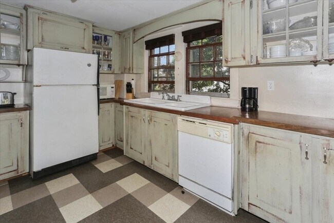 Foto del edificio - 50 Braeland Ave