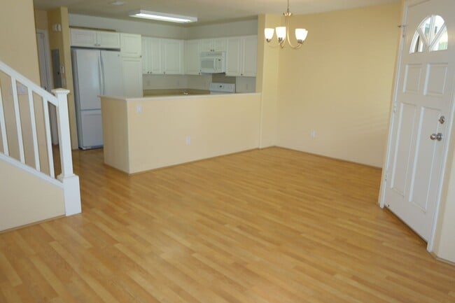 Building Photo - 3 BD/2.5 BA in Ewa Beach