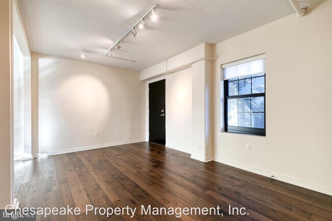 Building Photo - 2 br, 2.5 bath House - 1220 Bank Street #410