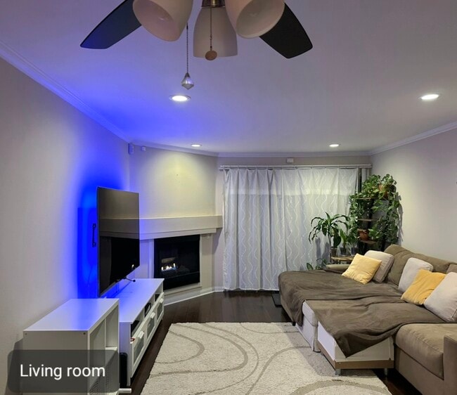 Building Photo - 5565 Canoga Ave