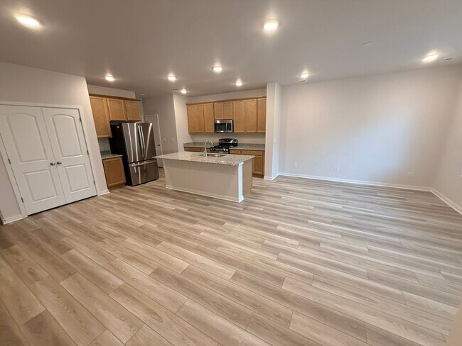 Foto del edificio - New 2026 3-Bedroom Townhome in Kinston Near HUB