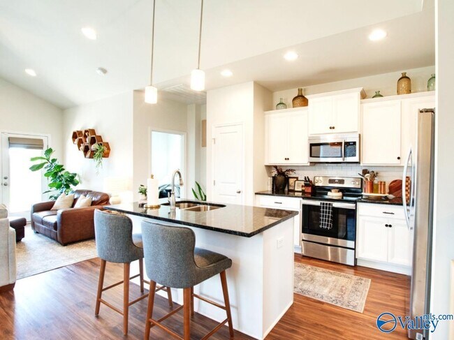 Building Photo - 12900 Tallulah Dr