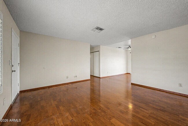 Foto del edificio - 1455 W Mohawk Ln