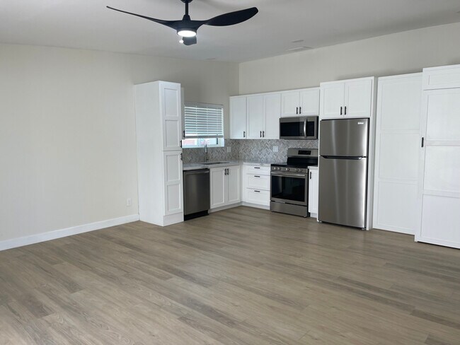 Building Photo - 3301 N 66th Pl